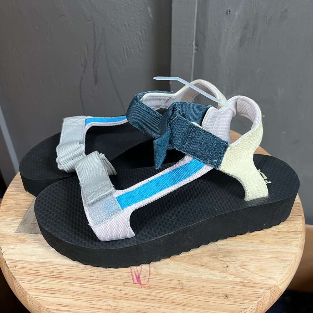 FLX Seek Strappy Sandals